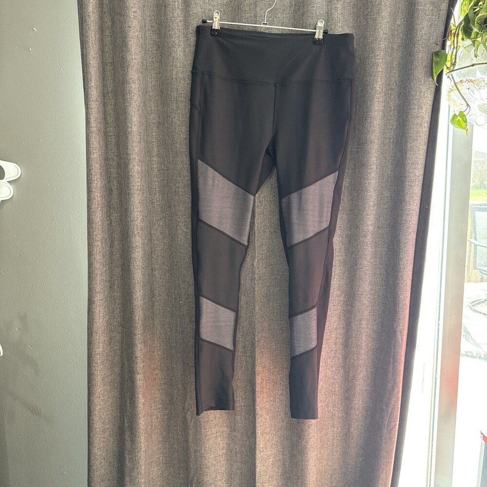 Women’s Grey  Avia Workout Pants Calf Length Size Medium 8-10